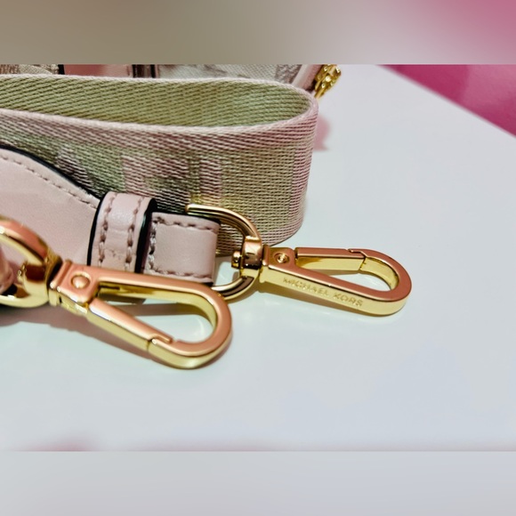 Authentic Micheal Kors Bag - Picture 7 of 10